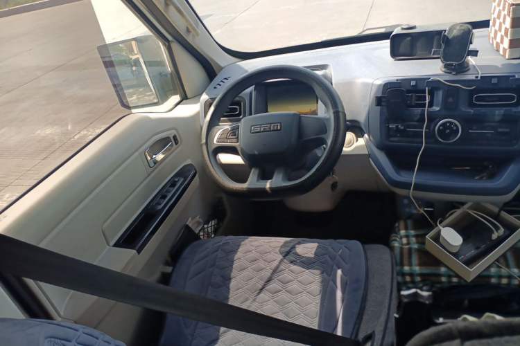 Used SRM New Energy E3 2025 Fudi 310KM Practical Passenger Vehicle Steering Wheel
