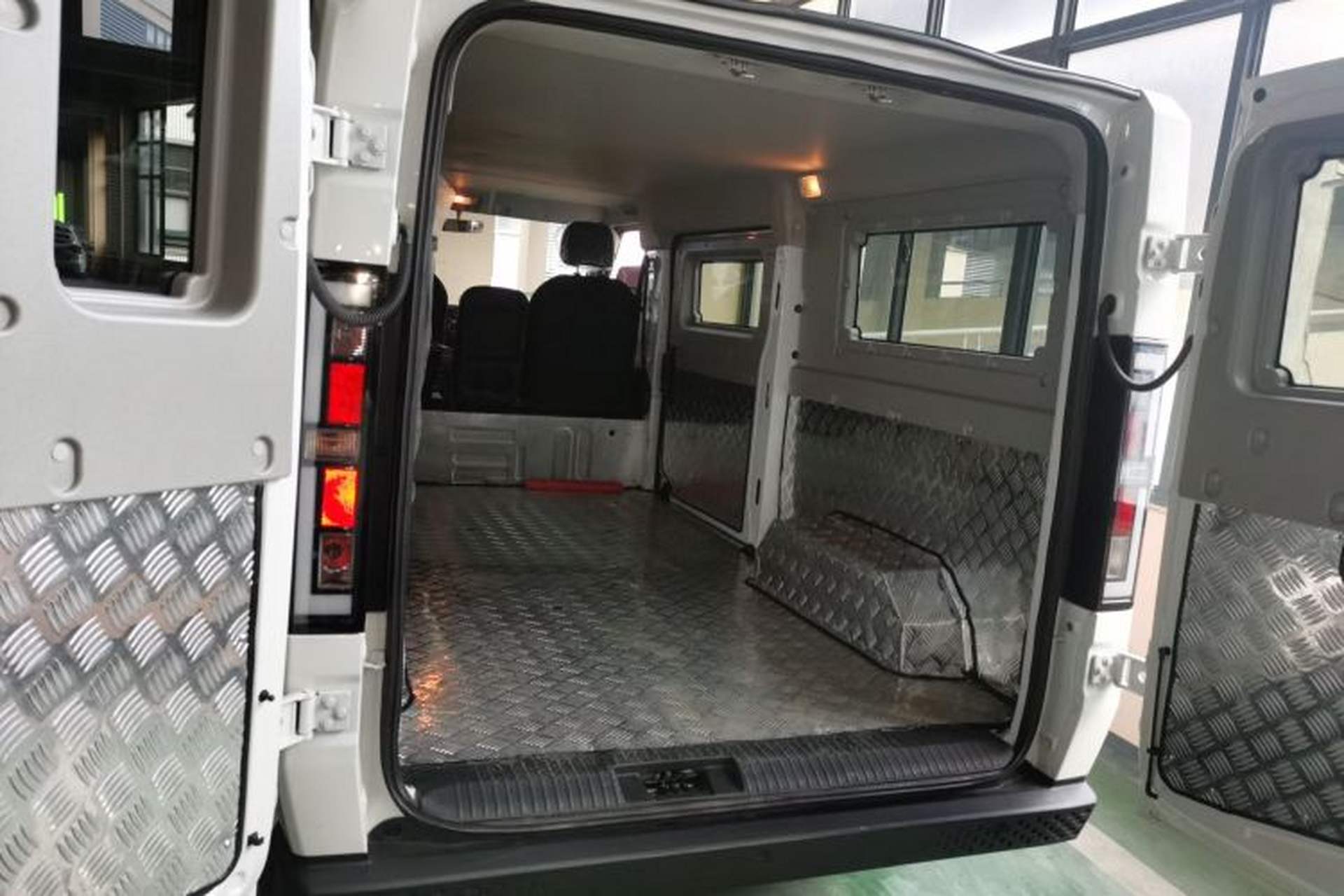 Used SRM New Energy E3 2025 Fudi 310KM Practical Passenger Vehicle Trunk
