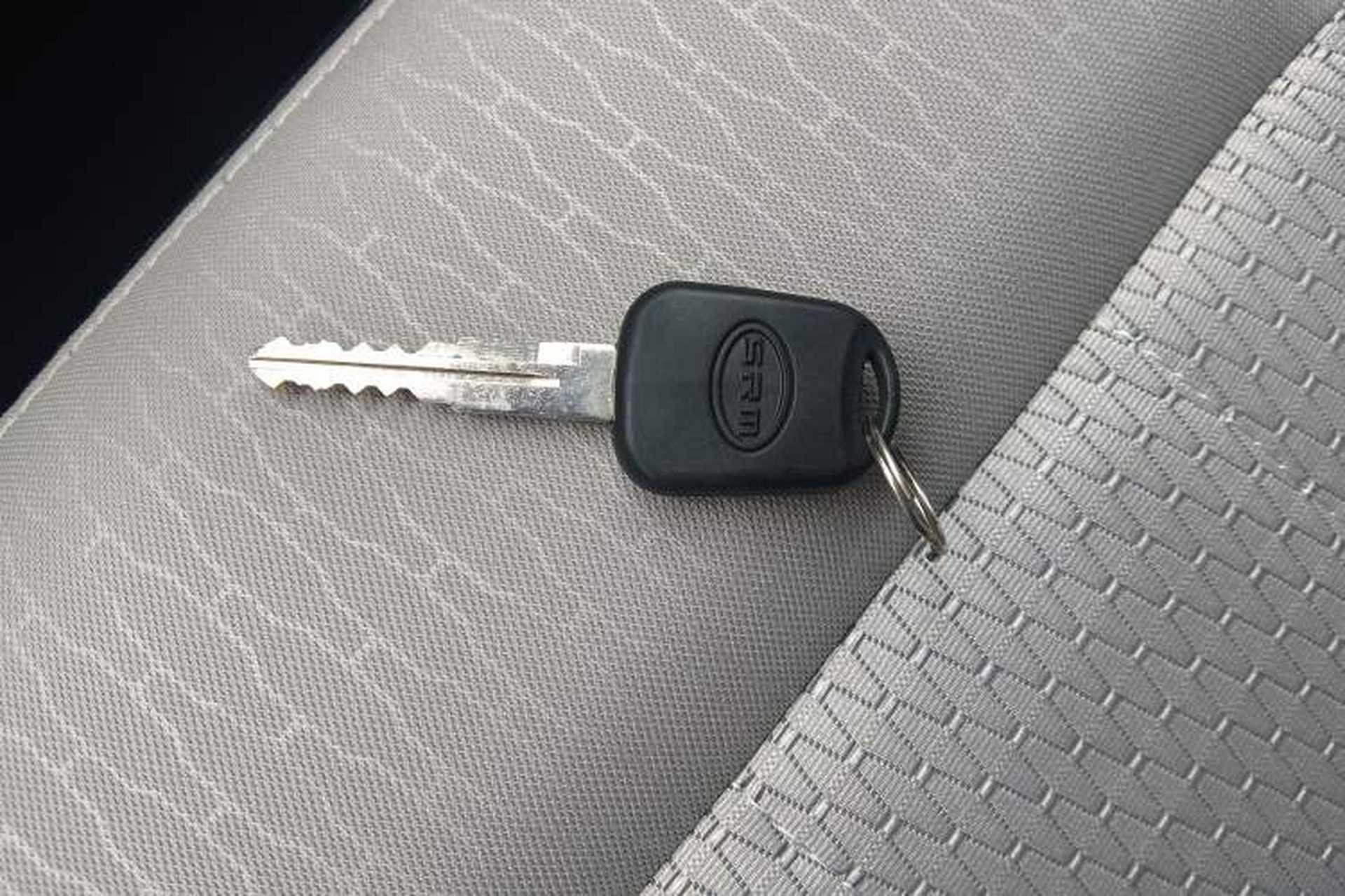 Used SRM New Energy E3 2025 Fudi 310KM Practical Passenger Vehicle Vehicle Key