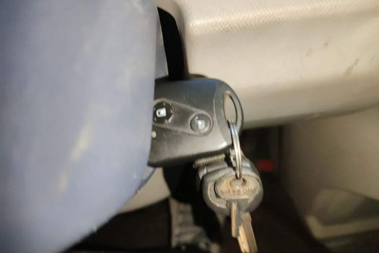 Used SRM New Energy E3 2025 Fudi 310KM Practical Passenger Vehicle Vehicle Key