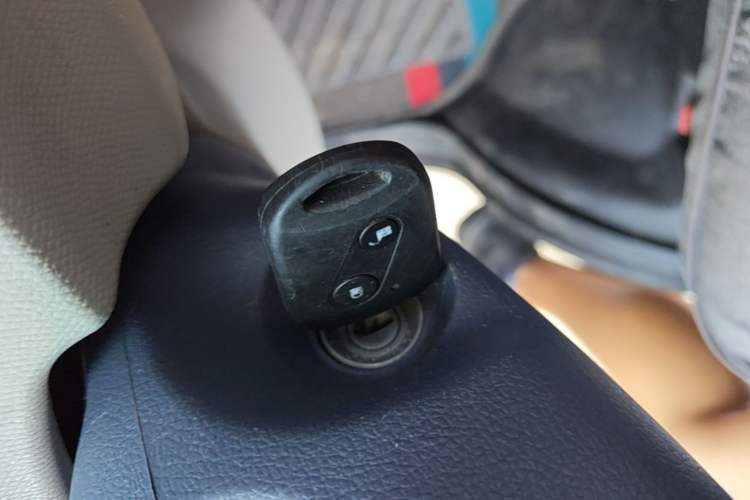 Used SRM New Energy E3 2025 Fudi 310KM Practical Passenger Vehicle Vehicle Key