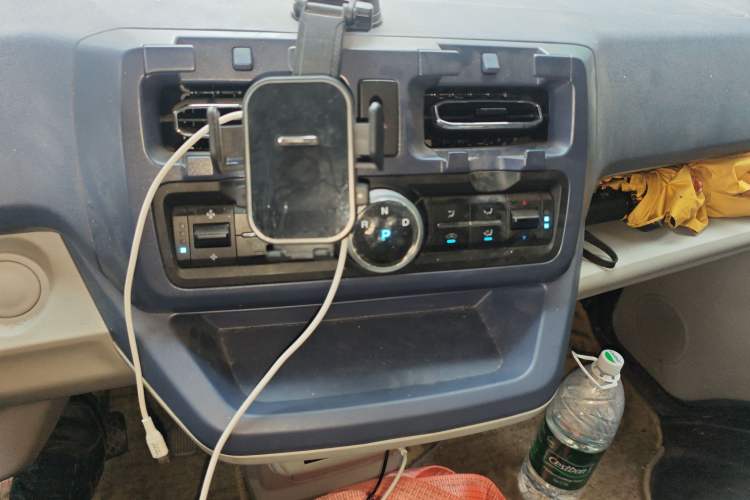 Used SRM New Energy E3L 2024 Standard 6-Seater Bus Audio And AC Panel