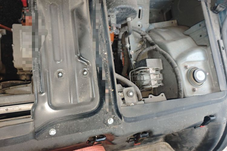 Used SRM New Energy E3L 2024 Standard 6-Seater Bus Engine Bay Left