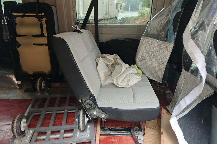 Used SRM New Energy E3L 2024 Standard 6-Seater Bus Left Rear Seat