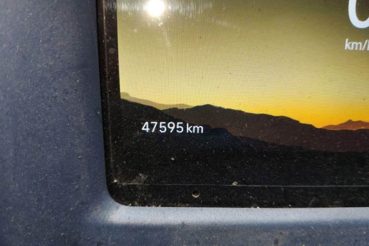 Used SRM New Energy E3L 2024 Luxury Model Odometer Close Up