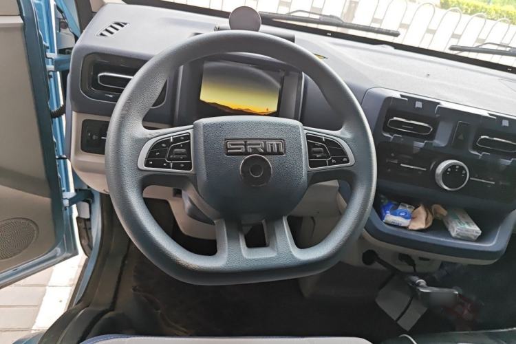 Used SRM New Energy E3L 2024 Custom Luxury Model Steering Wheel