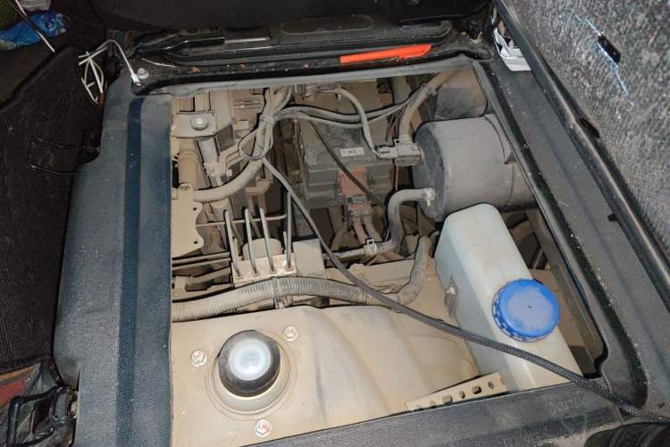 Used SRM New Energy E3L 2024 Luxury 6-Seater Bus Engine Bay