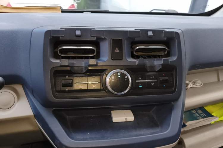 Used SRM New Energy E3L 2024 Standard Model Audio And AC Panel