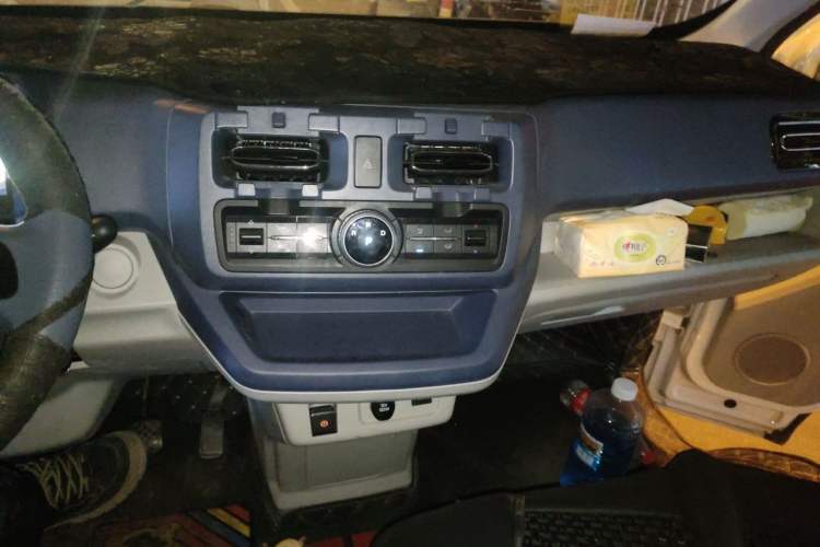 Used SRM New Energy E3L 2024 Standard 6-Seater Bus Audio And AC Panel