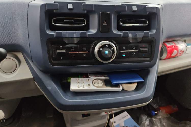 Used SRM New Energy E3L 2024 Standard 6-Seater Bus Audio And AC Panel