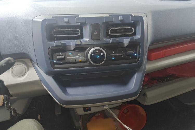 Used SRM New Energy E3L 2024 Standard 6-Seater Bus Audio And AC Panel