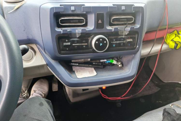 Used SRM New Energy E3L 2024 Standard 6-Seater Bus Audio And AC Panel