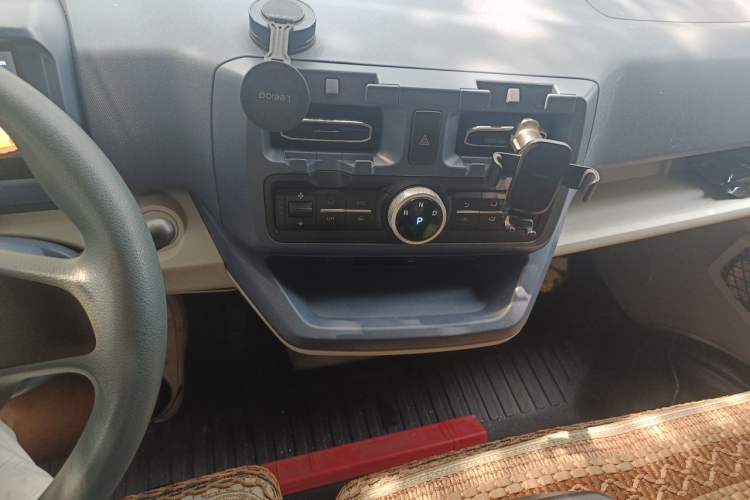 Used SRM New Energy E3L 2024 Standard 6-Seater Bus Audio And AC Panel