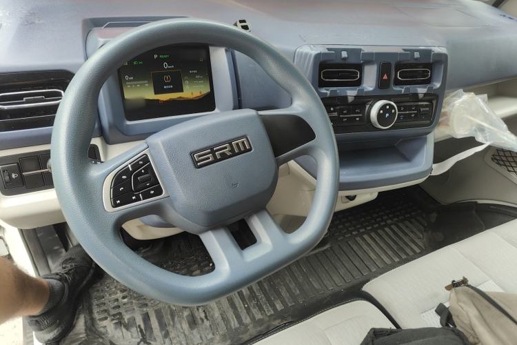 Used SRM New Energy E3L 2024 Standard 6-Seater Bus Center Console