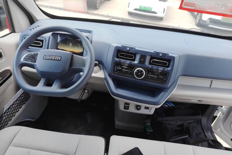 Used SRM New Energy E3L 2024 Standard 6-Seater Bus Center Console