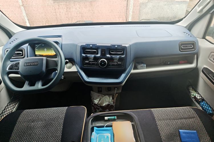Used SRM New Energy E3L 2024 Standard 6-Seater Bus Center Console