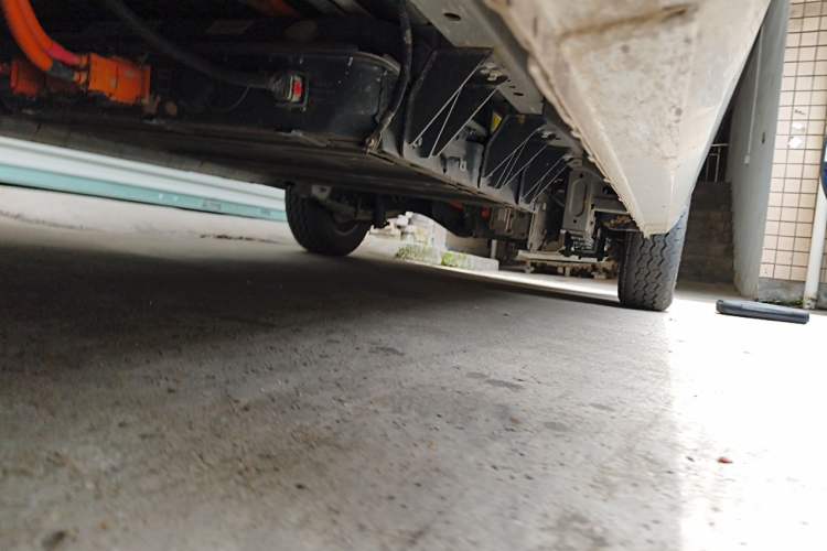 Used SRM New Energy E3L 2024 Standard 6-Seater Bus Chassis Front Left