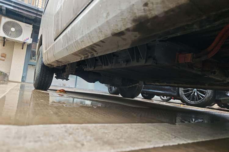 Used SRM New Energy E3L 2024 Standard 6-Seater Bus Chassis Front Right