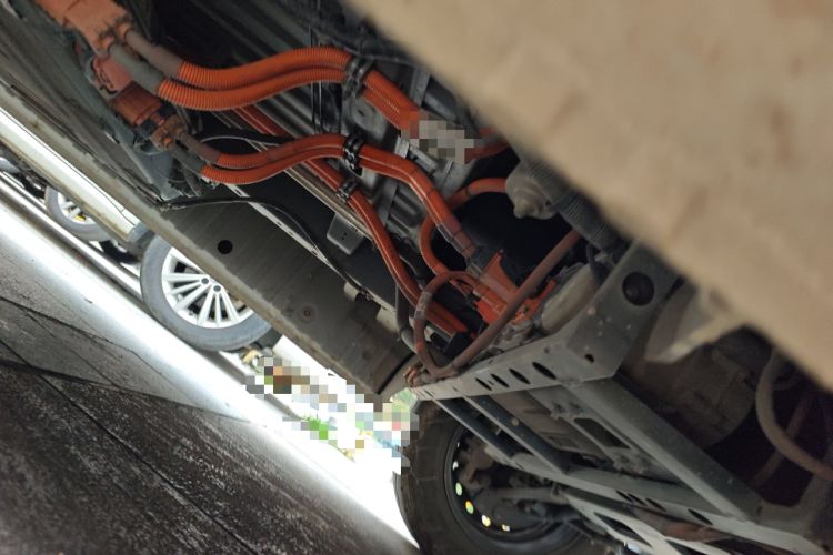 Used SRM New Energy E3L 2024 Standard 6-Seater Bus Chassis Front Right