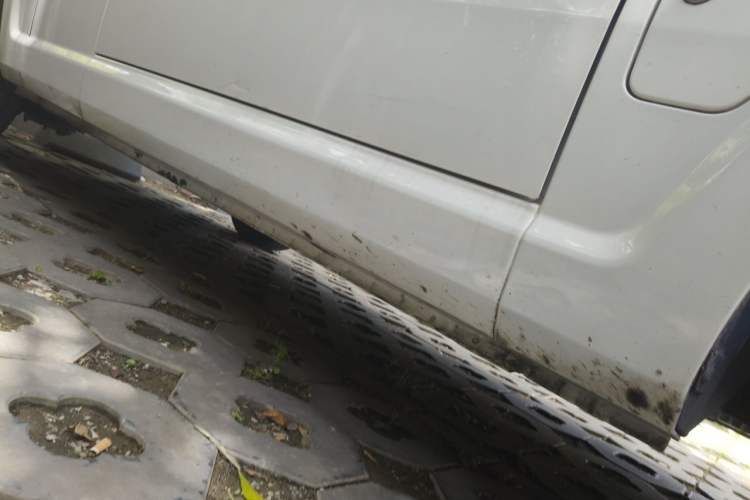 Used SRM New Energy E3L 2024 Standard 6-Seater Bus Chassis Front Right