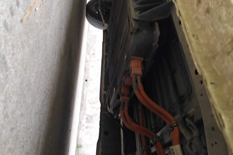 Used SRM New Energy E3L 2024 Standard 6-Seater Bus Chassis Front Right
