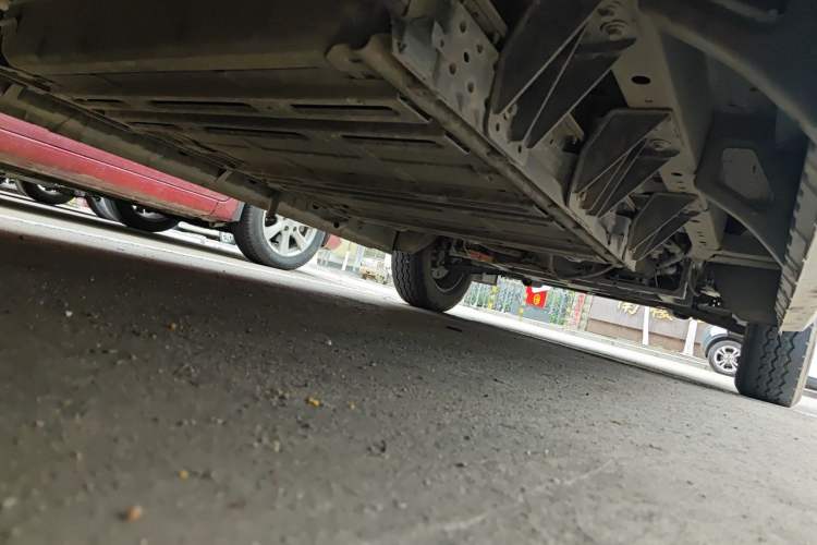 Used SRM New Energy E3L 2024 Luxury 6-Seater Bus Chassis Rear Right