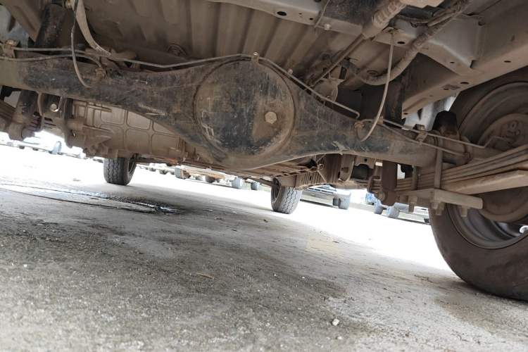 Used SRM New Energy E3L 2024 Luxury 6-Seater Bus Chassis Rear