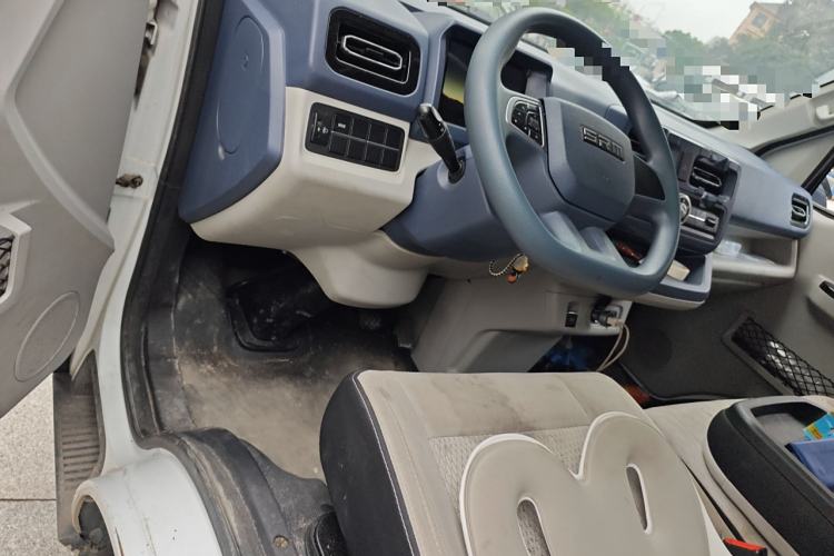 Used SRM New Energy E3L 2024 Standard 6-Seater Bus Driver Seat