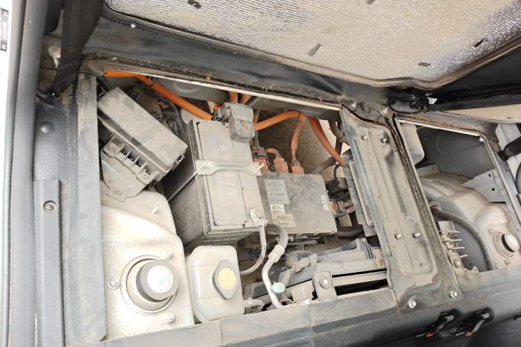Used SRM New Energy E3L 2024 Luxury 6-Seater Bus Engine Bay Right