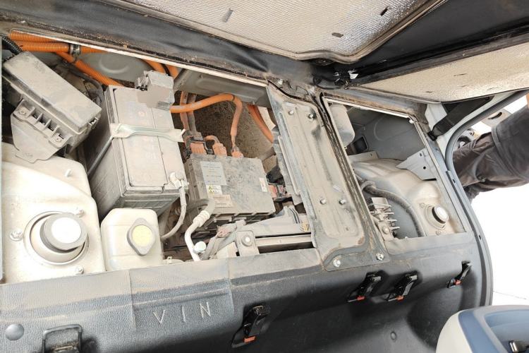 Used SRM New Energy E3L 2024 Luxury 6-Seater Bus Engine Bay