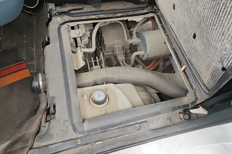 Used SRM New Energy E3L 2024 Luxury 6-Seater Bus Engine Bay