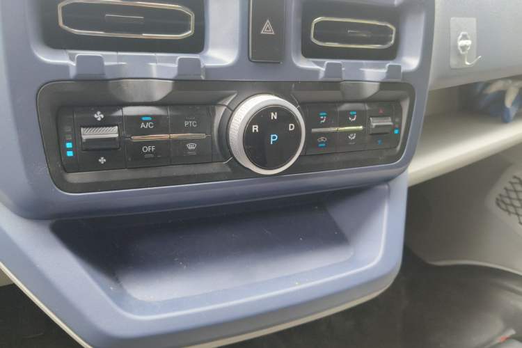 Used SRM New Energy E3L 2024 Standard 6-Seater Bus Gear Lever