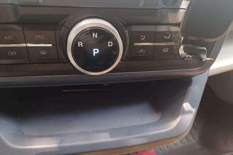 Used SRM New Energy E3L 2024 Standard 6-Seater Bus Gear Lever