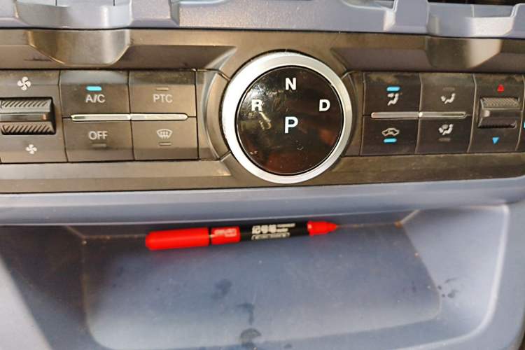 Used SRM New Energy E3L 2024 Standard 6-Seater Bus Gear Lever