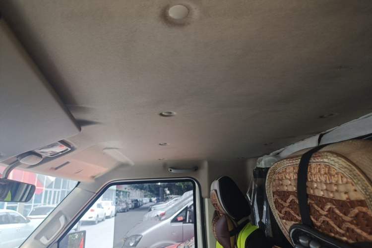Used SRM New Energy E3L 2024 Standard 6-Seater Bus Headliner