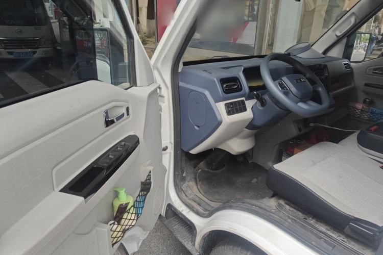 Used SRM New Energy E3L 2024 Standard 6-Seater Bus Interior 3