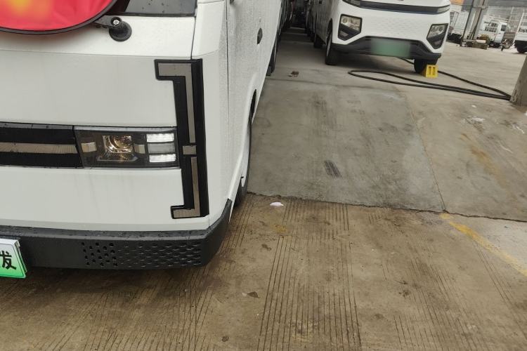 Used SRM New Energy E3L 2024 Standard 6-Seater Bus Left Front Headlight