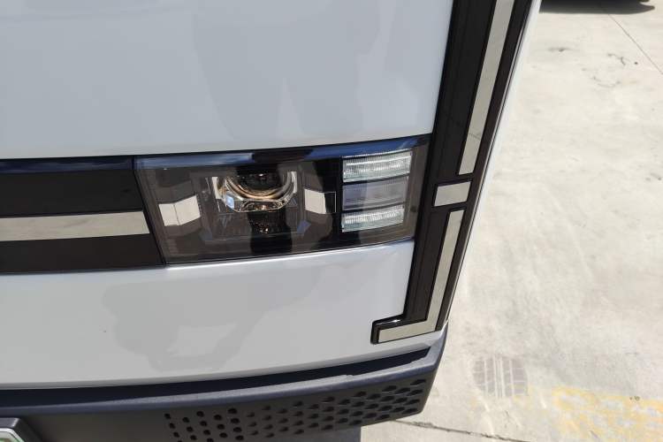 Used SRM New Energy E3L 2024 Standard 6-Seater Bus Left Front Headlight