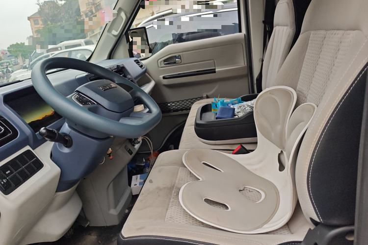 Used SRM New Energy E3L 2024 Standard 6-Seater Bus Left Front Seat
