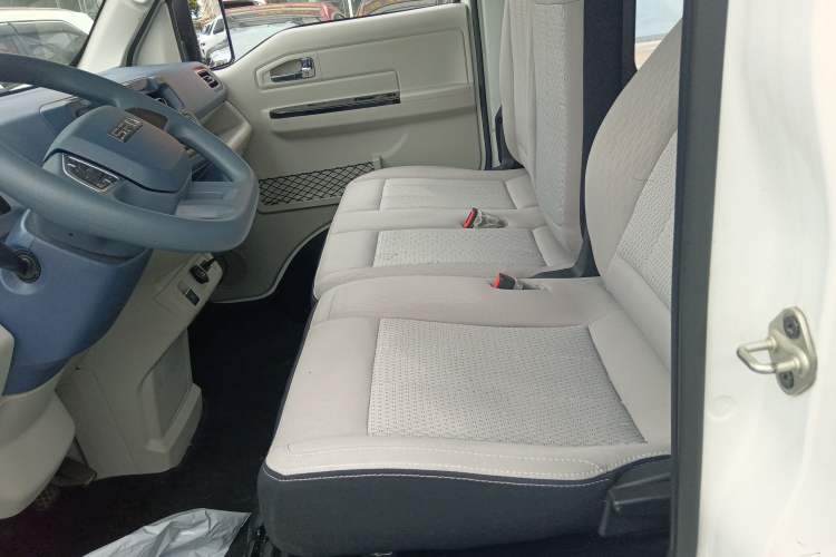 Used SRM New Energy E3L 2024 Standard 6-Seater Bus Left Front Seat