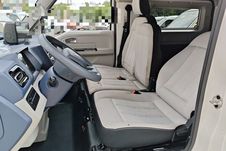 Used SRM New Energy E3L 2024 Luxury 6-Seater Bus Left Front Seat