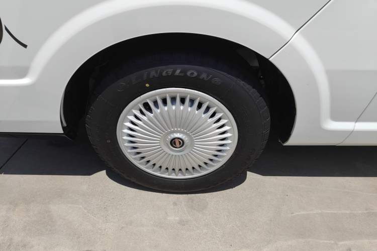 Used SRM New Energy E3L 2024 Standard 6-Seater Bus Left Front Wheel Hub