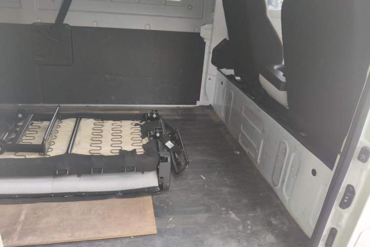 Used SRM New Energy E3L 2024 Standard 6-Seater Bus Left Rear Seat