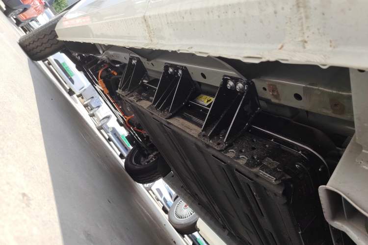 Used SRM New Energy E3L 2024 Standard 6-Seater Bus Left Side Sill