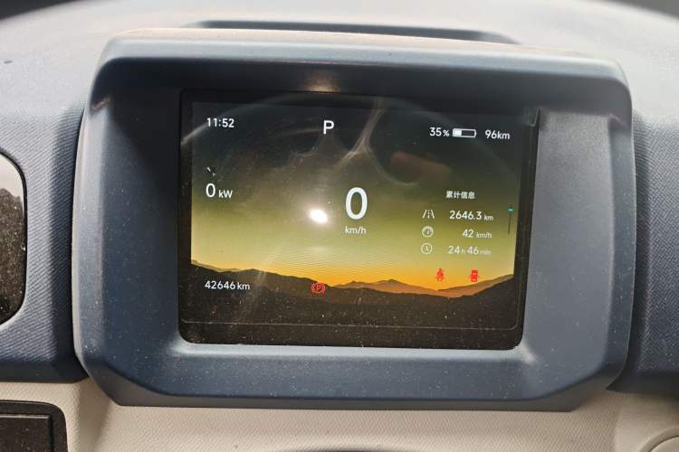 Used SRM New Energy E3L 2024 Standard 6-Seater Bus Odometer Close Up