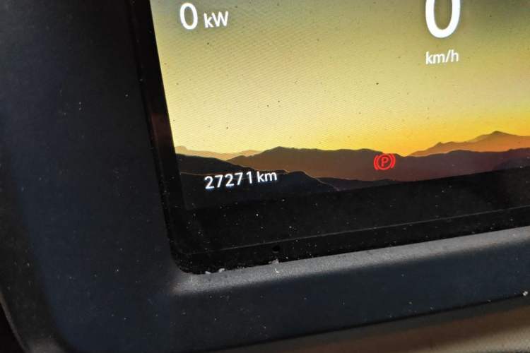 Used SRM New Energy E3L 2024 Standard 6-Seater Bus Odometer Close Up