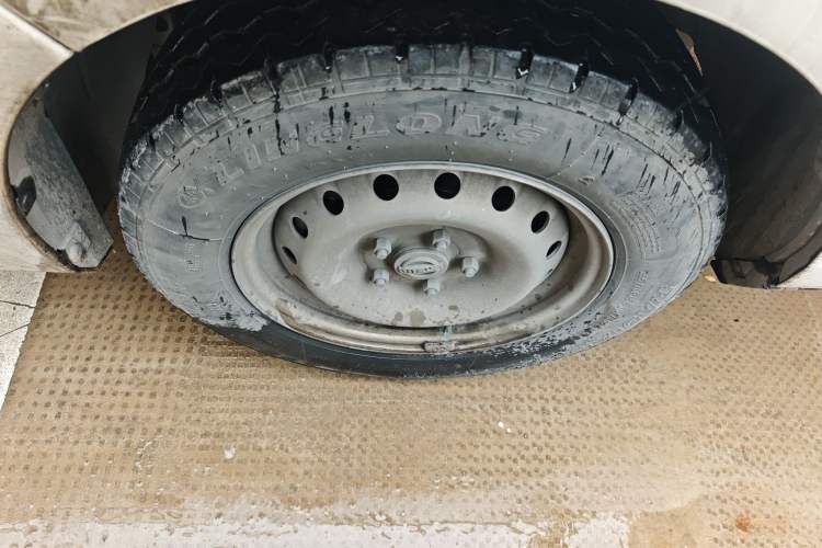 Used SRM New Energy E3L 2024 Standard 6-Seater Bus Right Front Wheel Hub