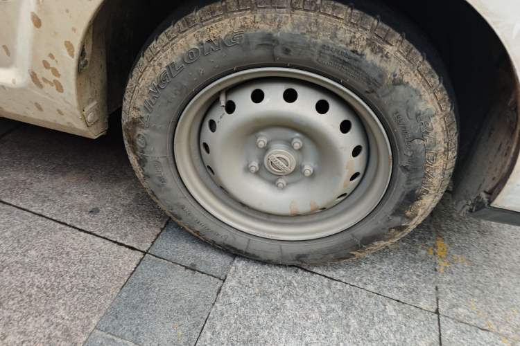 Used SRM New Energy E3L 2024 Standard 6-Seater Bus Right Front Wheel Hub