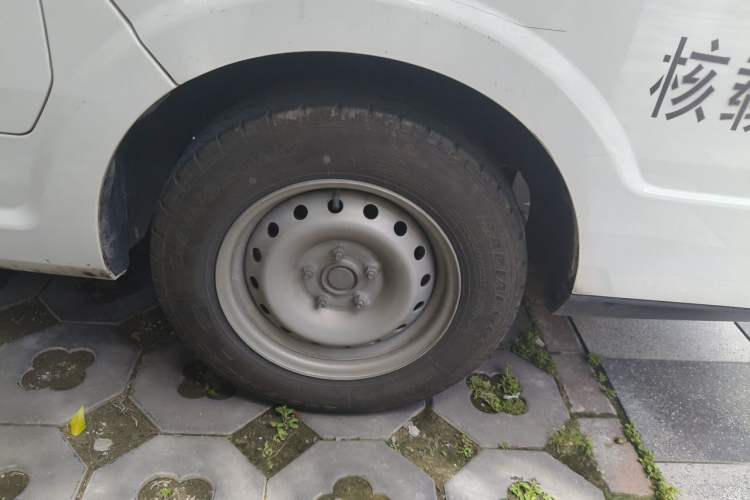 Used SRM New Energy E3L 2024 Standard 6-Seater Bus Right Front Wheel Hub