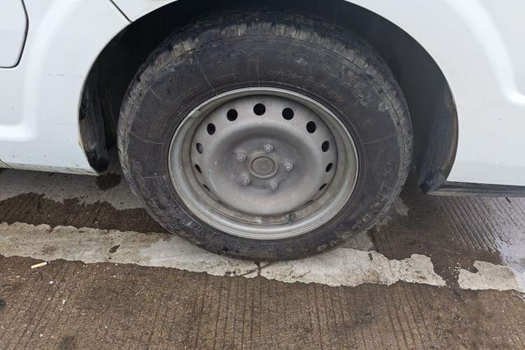 Used SRM New Energy E3L 2024 Standard 6-Seater Bus Right Front Wheel Hub